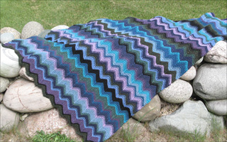 Diana's Wavy Afghan  Black & Clue